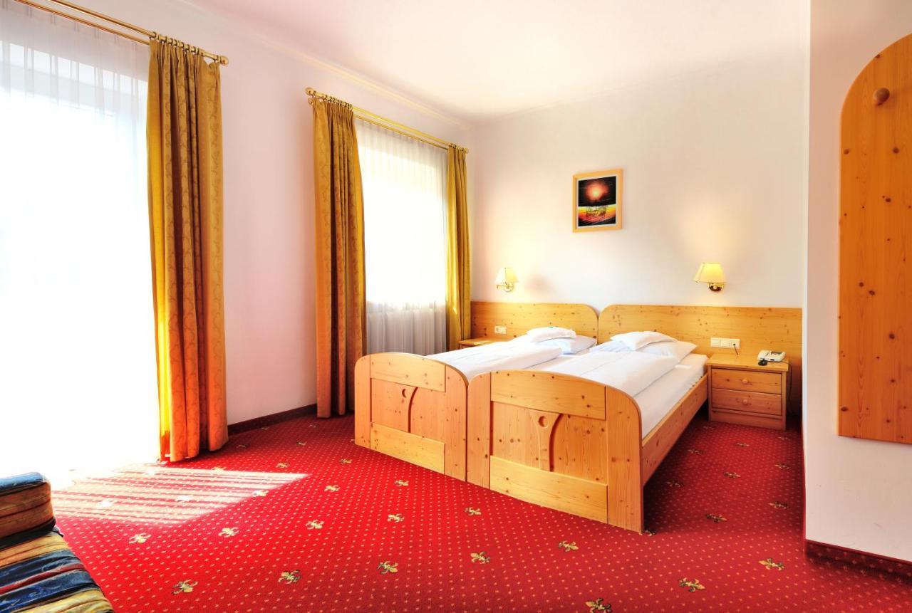 Hotel Dolomiten ดอบบีอาโก ภายนอก รูปภาพ