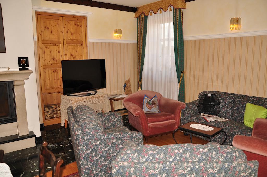Hotel Dolomiten ดอบบีอาโก ภายนอก รูปภาพ