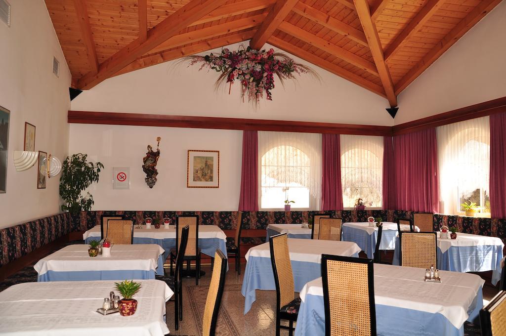 Hotel Dolomiten ดอบบีอาโก ภายนอก รูปภาพ