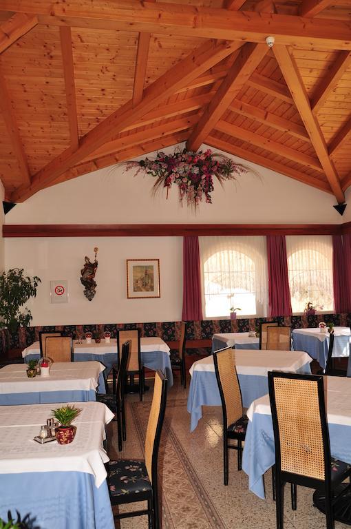Hotel Dolomiten ดอบบีอาโก ภายนอก รูปภาพ