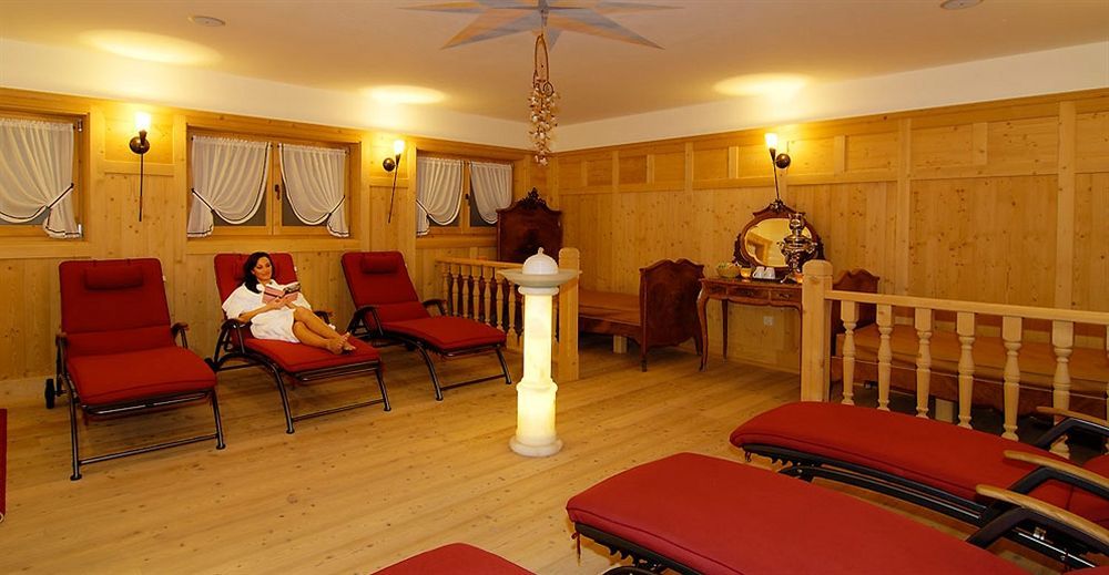 Hotel Dolomiten ดอบบีอาโก ภายนอก รูปภาพ
