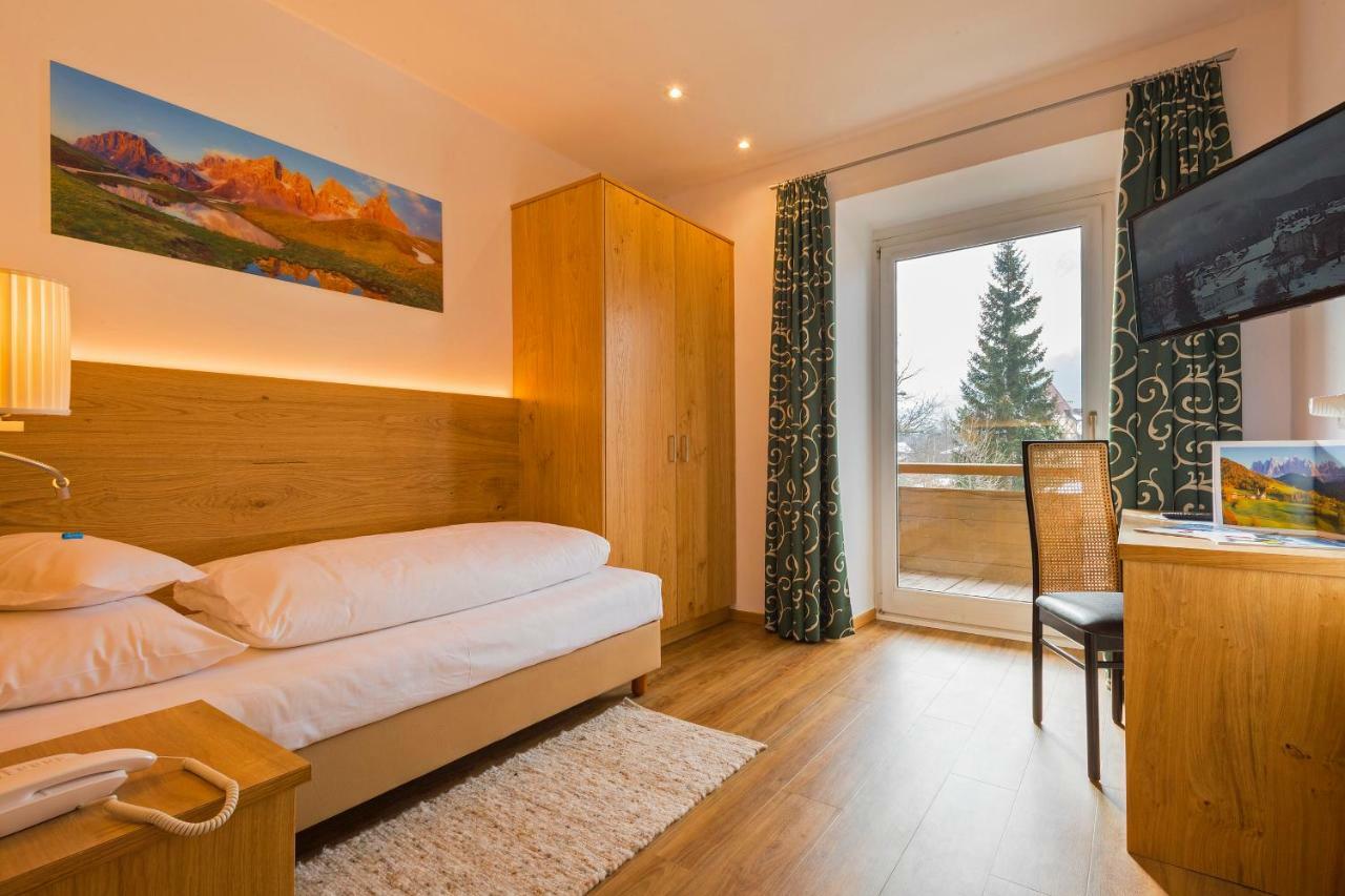 Hotel Dolomiten ดอบบีอาโก ห้อง รูปภาพ